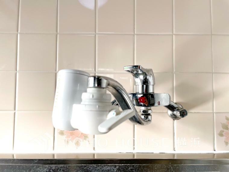 【浄水器一体型水栓】手洗いに比べ節水効果が高く、食器の洗浄から乾燥まで、食後の水仕事を軽減します。