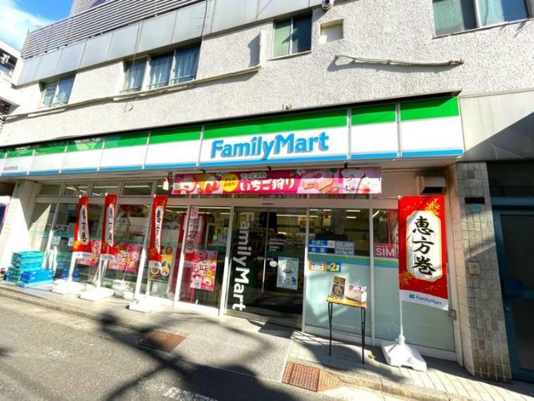 ファミリーマート椎名町駅前店 徒歩2分。