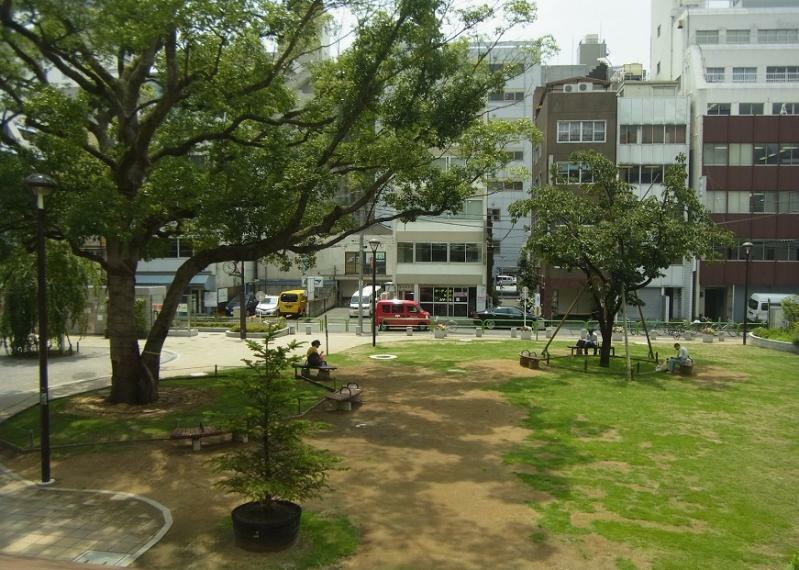 千代田区立 練成公園　徒歩10分です。