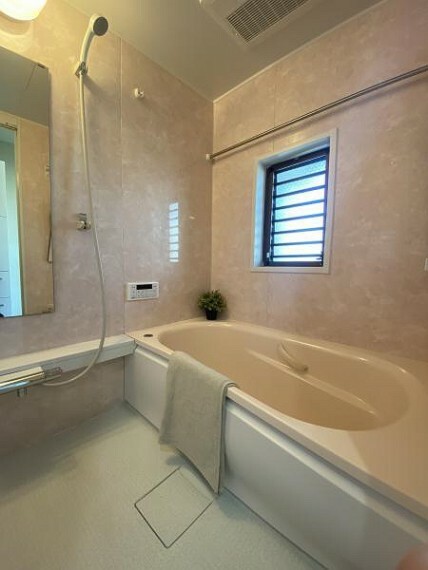 ■窓のある換気良好な浴室、追い焚き機能＆浴室換気乾燥付き