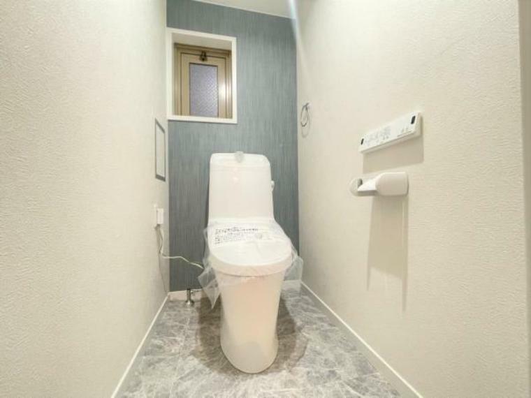 【リフォーム済】トイレは新品交換し、床クッションフロア張替え、壁、天井クロス張替え、照明新品交換いたしました。