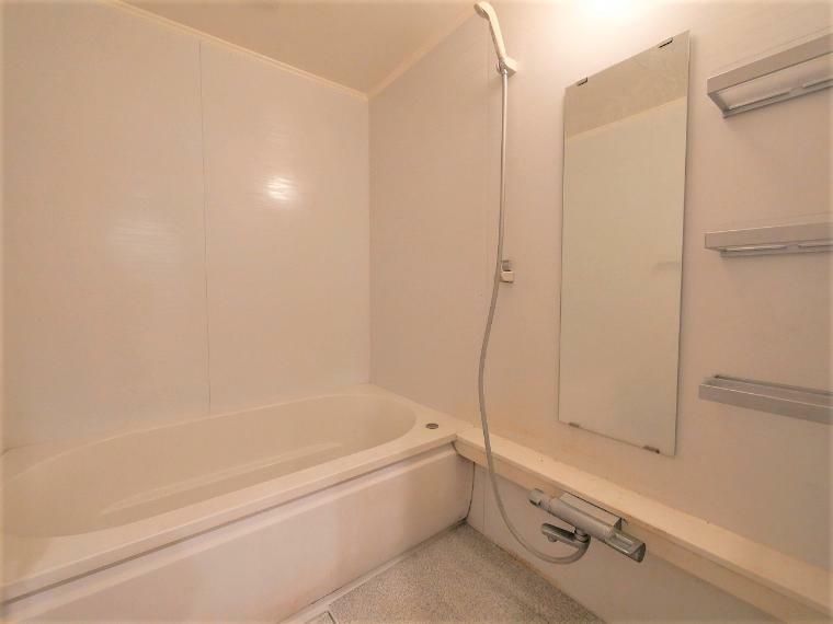 追い焚き・オートバス機能を備えた浴室（1418サイズ）