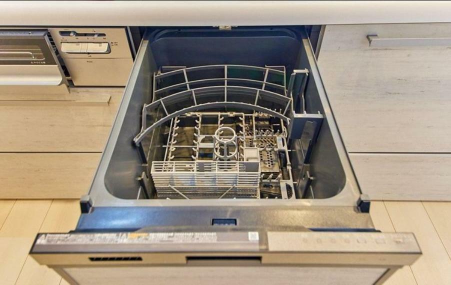 【食器洗浄乾燥機】洗い終えた食器の置き場にもなる心強い設備です