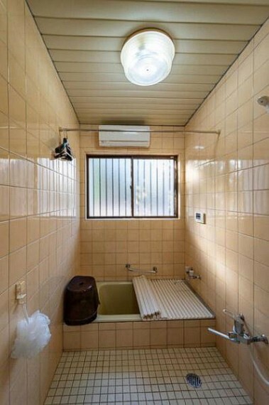 浴室には窓がある為、換気もしやすいです！