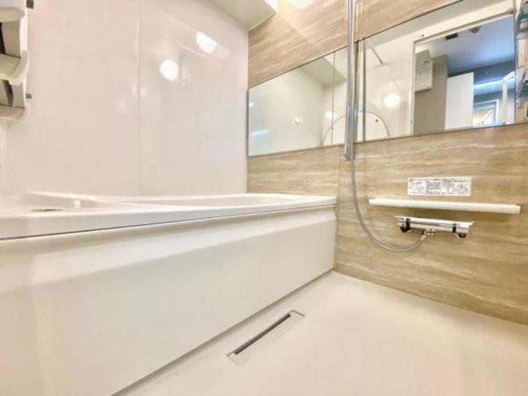 浴室は白を基調としており清潔感を漂わせます！
