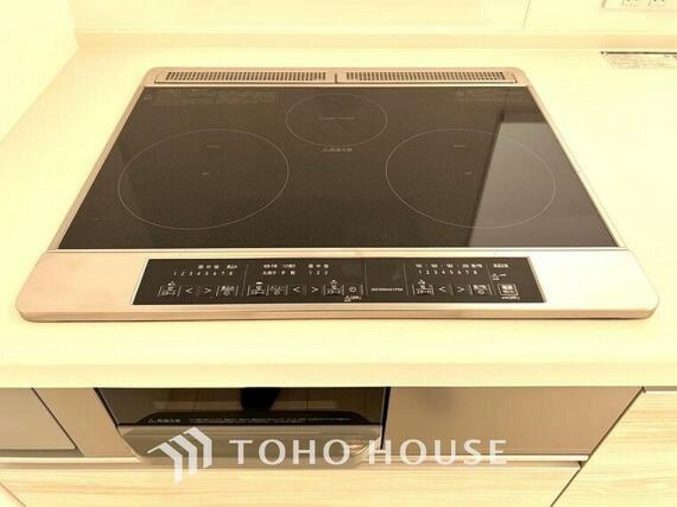 IH（電磁誘導加熱）の技術を用いたコンロ型の調理器具。室内の空気が汚れず、鍋の底以外は発熱しないので安全性が高いとされる。