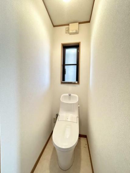 【リフォーム済】トイレを撮影しました。新品交換、壁のクロス張替えを行いました。