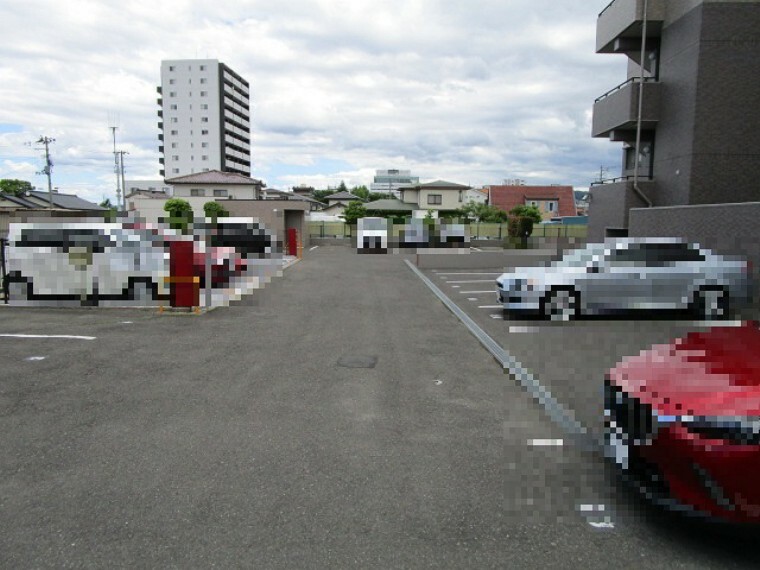 敷地内駐車場（月額:4000～6500円、車両制限あり）