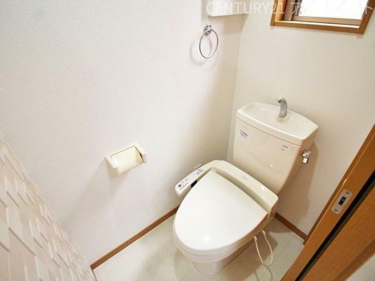 1階の温水洗浄便座付トイレです