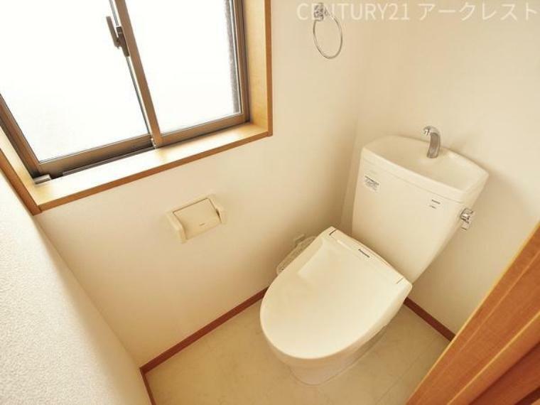 2階の温水洗浄便座付トイレです