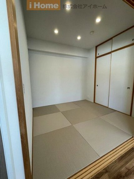 リビング横にある和室は、家事室・作業スペースに使えて大変便利です。