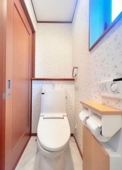 ～・～Toilet～・～<BR/>手洗いボウル、大きい窓のついた落ち着きと解放感のあるトイレです。