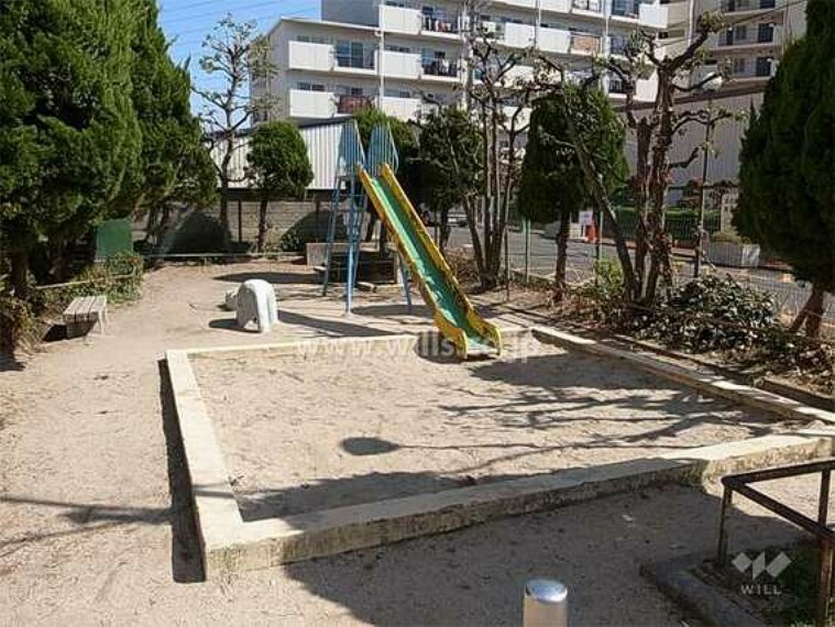 【公園】敷地の入口にある公園です。お子様がのびのびと遊んでいただくことが出来ます。