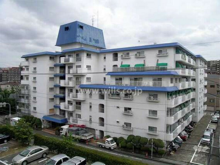 【外観】「桃山台レックスマンション」は、「豊中市新千里南町」にある総戸数105戸のマンションです。