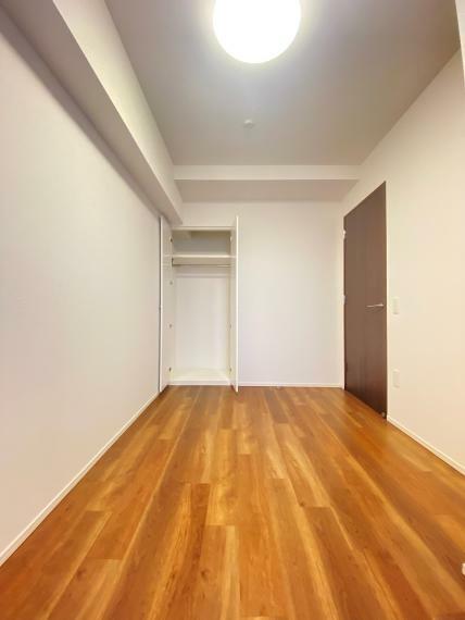 【洋室6.2帖】全室収納スペース付きでお部屋を広く快適にお使いいただけます！