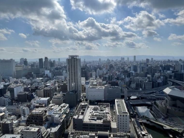 【物件からの展望（東）】東向きの眺望です。高層階らしい遮蔽物のない景色が楽しめます