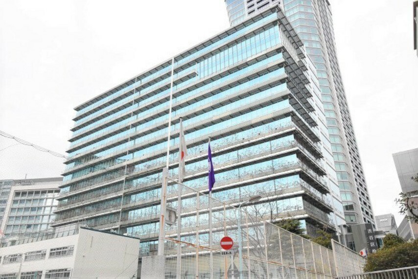 渋谷区役所（290m）