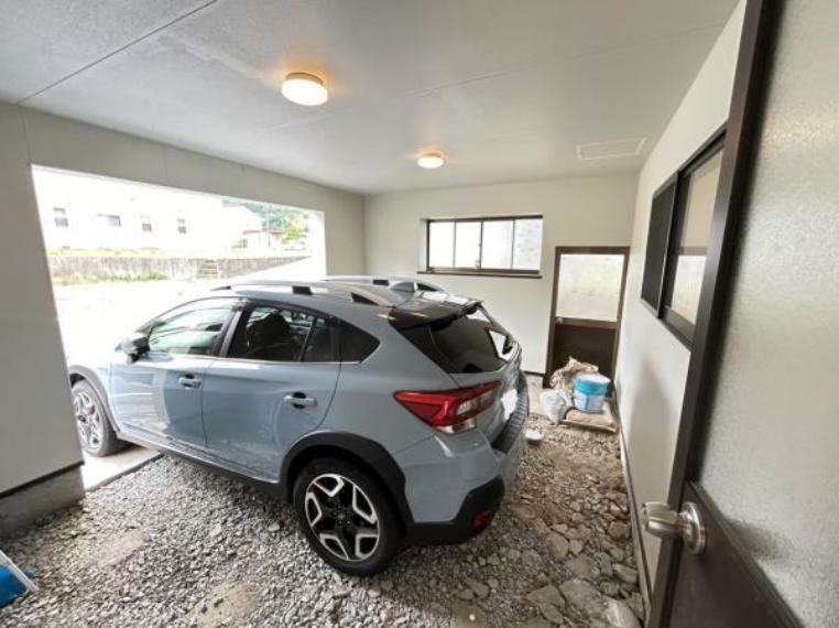 【リフォーム後写真】ビルドインガレージです。玄関内部と繋がっており、雨に濡れることなく屋内に入れます。また、高さがあるので、ワゴン車も駐車可能です。