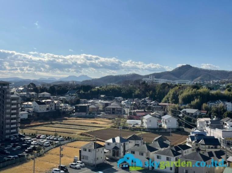 バルコニーからの眺め・箱根二子山方面を遠望