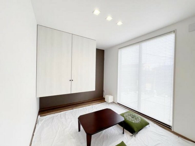 和室は客間としてもお子様のお昼寝スペースとしても利用できます。※家具・調度品等は価格に含まれません。
