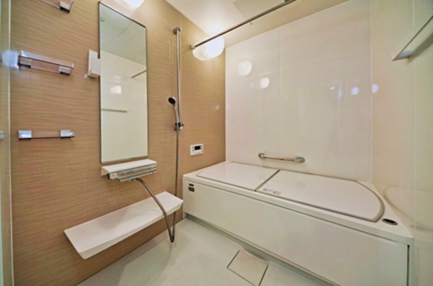 1418サイズの広さが魅力の浴室。浴室換気乾燥機付で除湿やカビ発生予防など清潔感あふれる快適空間。
