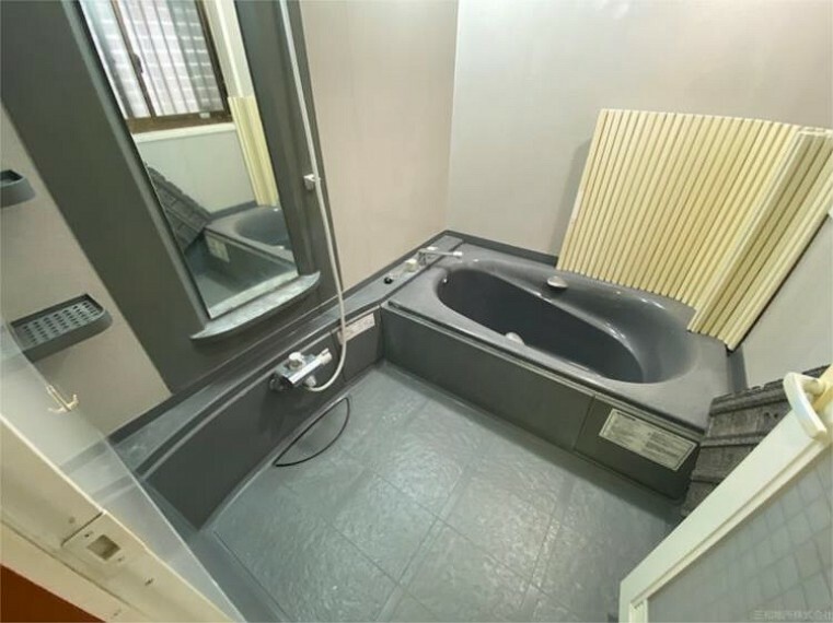 洗い場の広い浴室
