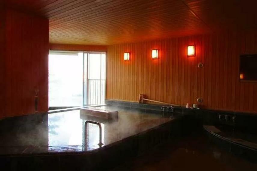 綺麗に改修された共用部の温泉大浴場です