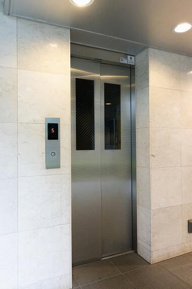 9人乗りエレベーター