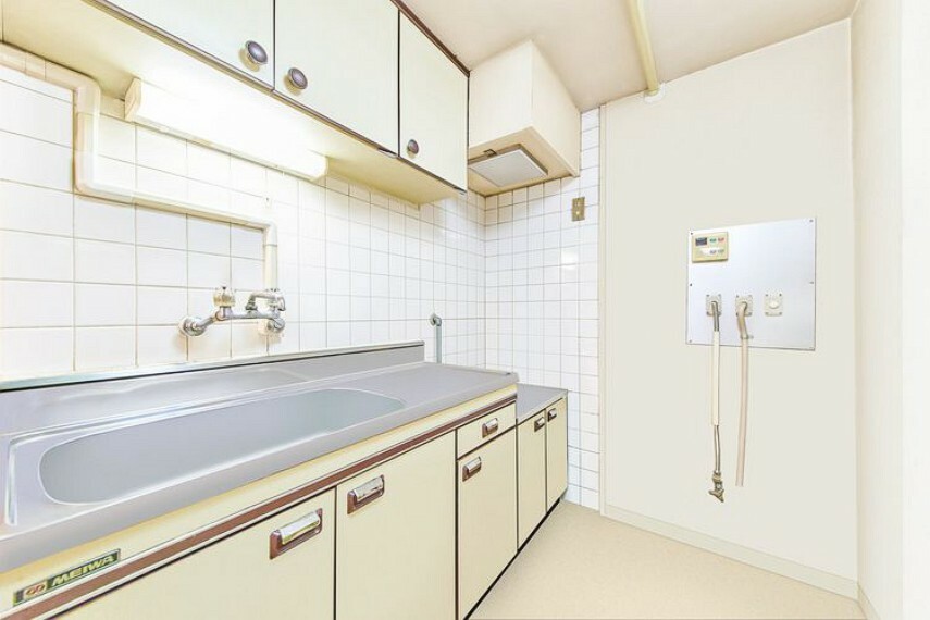 キッチン　※画像はCGにより、家具等の削除、床・壁紙等を加工した空室イメージです。