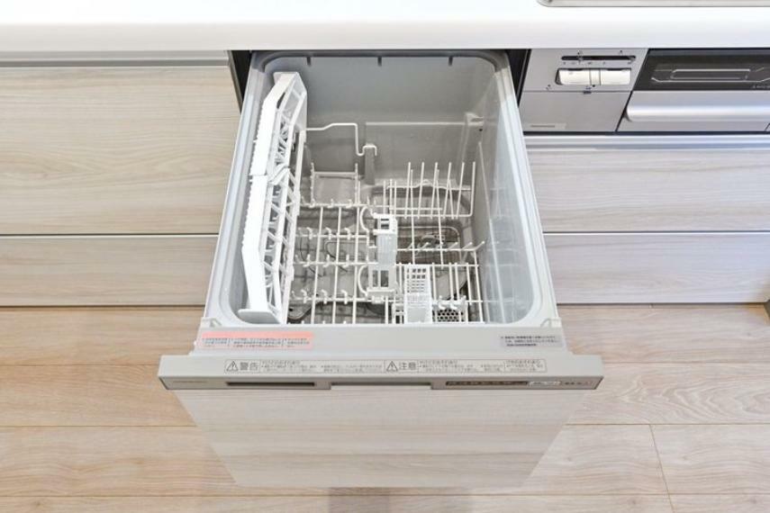 【キッチン】食器洗浄乾燥機は洗い終えた食器の置き場にもなり、心強いですね