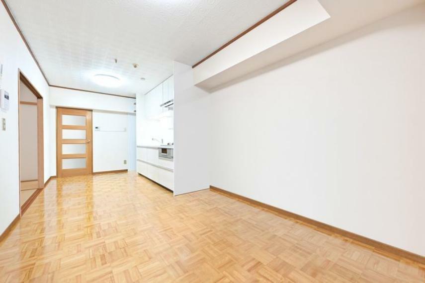 画像はCGにより家具等の削除、床・壁紙等を加工した空室イメージです。