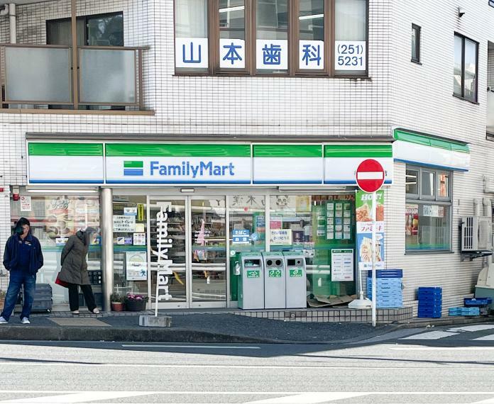 ■ファミリーマート 横浜石川町店