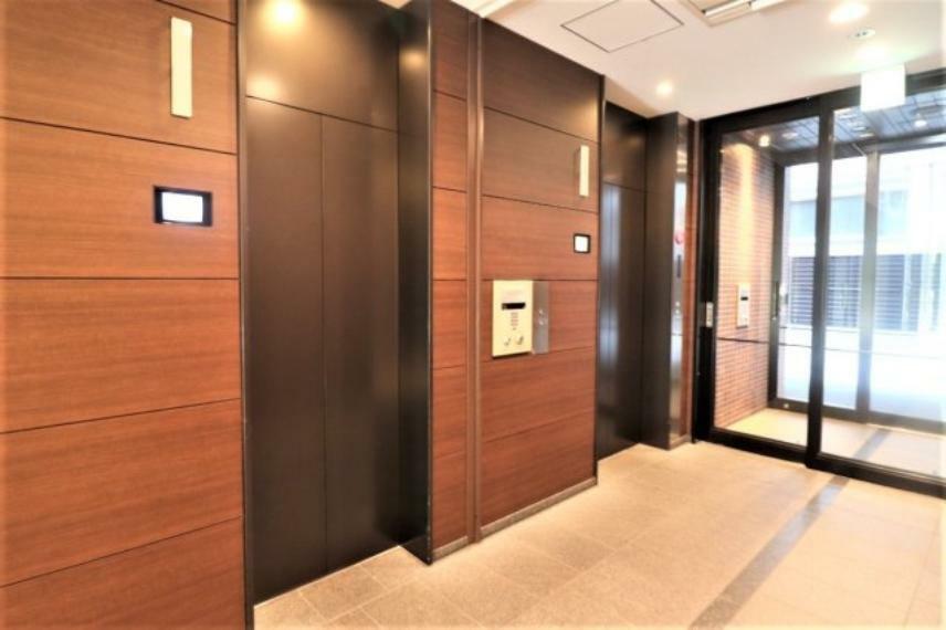 【エレベーターホール】まるでホテルのような、上質な内装です。エレベーターは2基ございます。