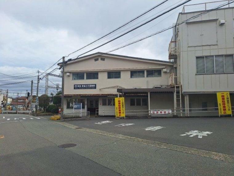 雲雀丘花屋敷駅（阪急 宝塚本線） 徒歩20分。