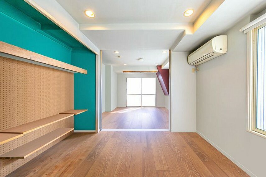 【DK】画像はCGにより家具等の削除、床・壁紙等を加工した空室イメージです。