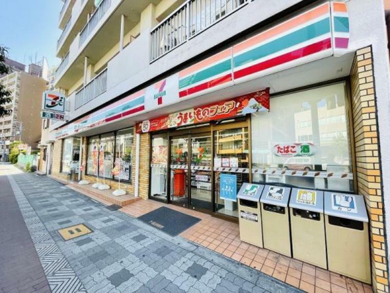 セブンイレブン大阪東中島1丁目店 横断歩道挟んで向かい側にコンビニがあるのは非常に便利ですね！