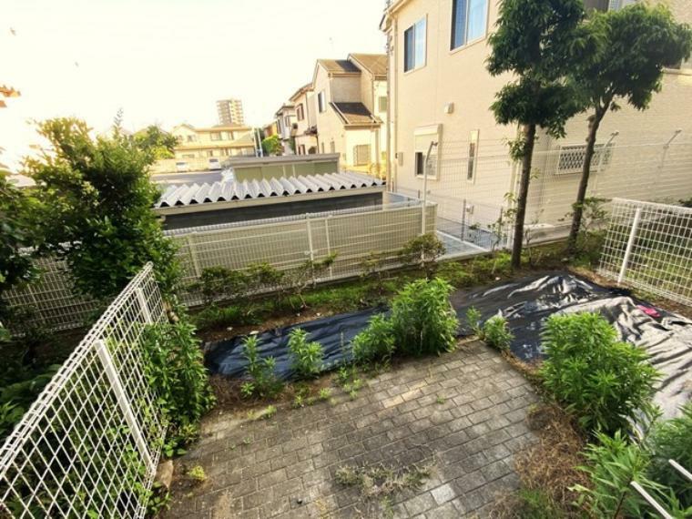 マンション一階部分の特権である庭付き住戸。戸建のような使用感で居住できます。