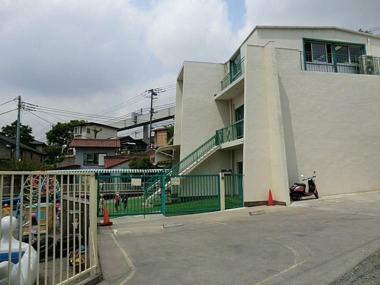 深沢幼稚園 認定こども園「アワーキッズ鎌倉」は、幼稚園・保育園一体化の流れを受け、幼稚園と認可保育園が連携して運営する神奈川県から認定された施設です。