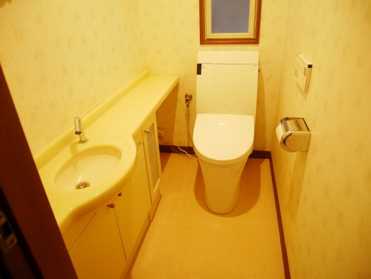手洗いの付いた1階トイレはウォシュレット機能付き