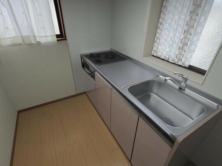 室内（2024年2月）撮影2階のサブキッチン。二世帯住宅としてもご利用いただけます。一部CG加工しております。