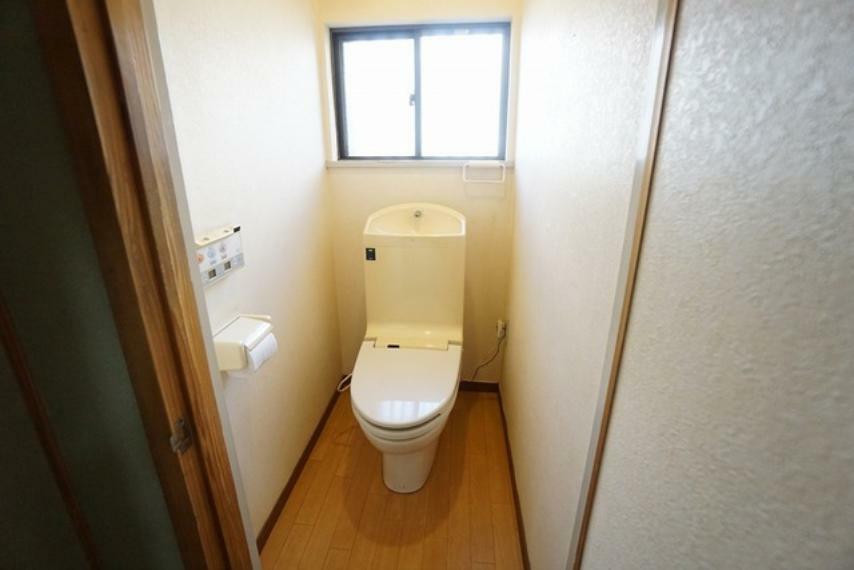 1階に設けたトイレです。 温水洗浄便座付き。
