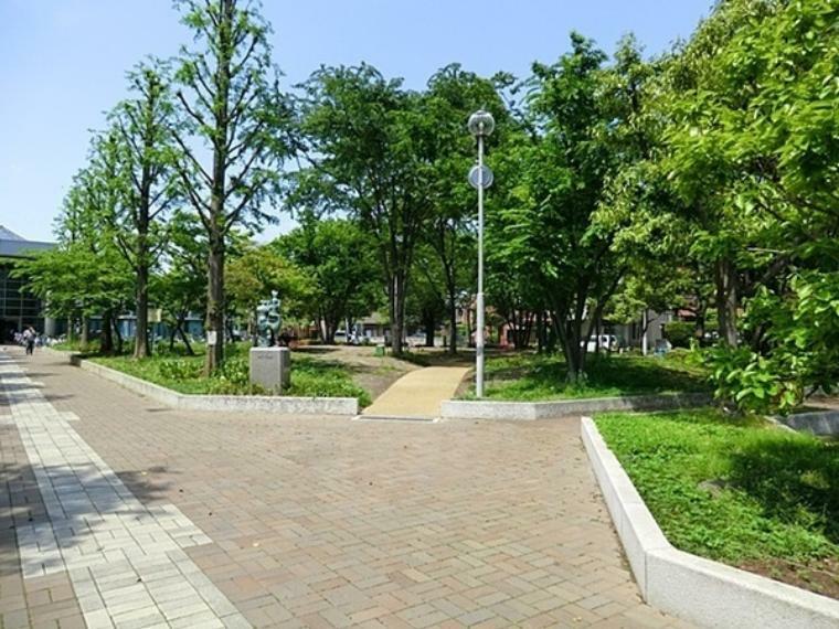 溝口緑地 周辺の自然環境と景観を守るためにつくられた広めの都市緑地です。2000年以降につくられた新しい公園です。