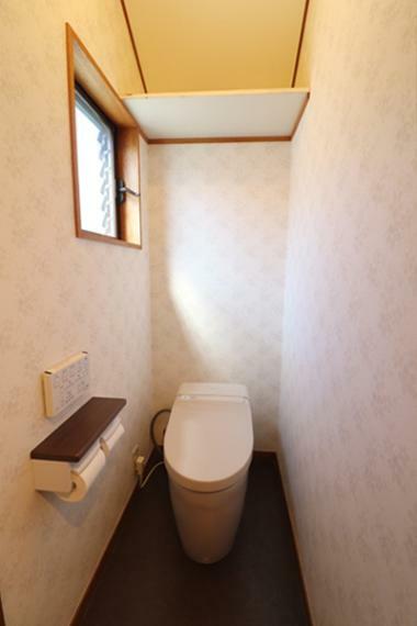 2階のトイレです。トイレは1階と2階の2箇所設置されています。