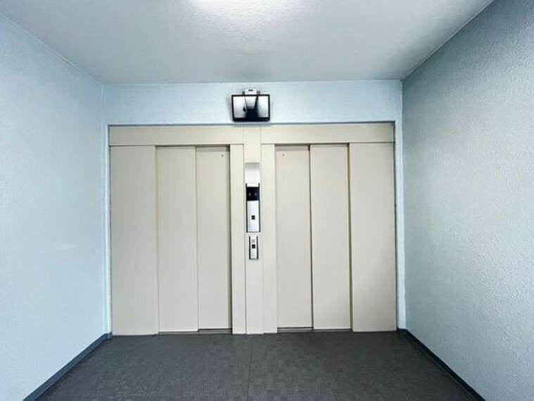 エレベーター2基完備。