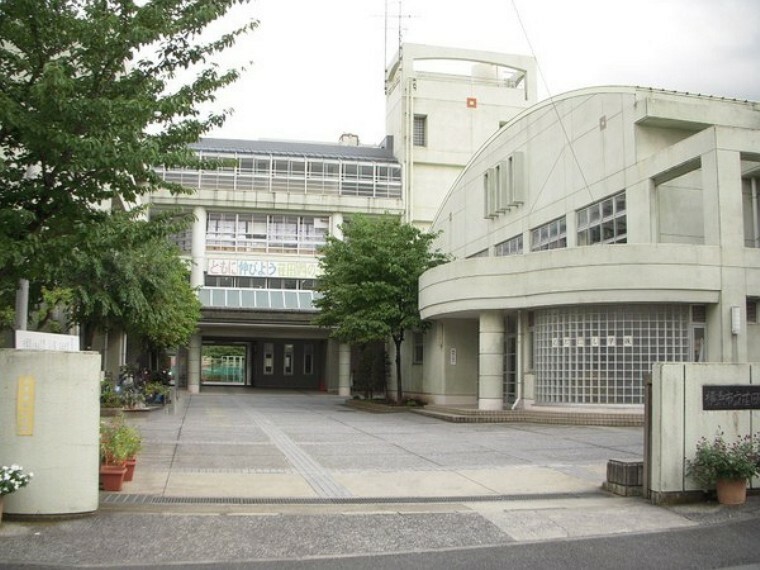 横浜市立荏田西小学校 先生方も優しく、いじめがないよう積極的に取り組まれていました。若い先生から年配の先生までいて安心して通える学校です。