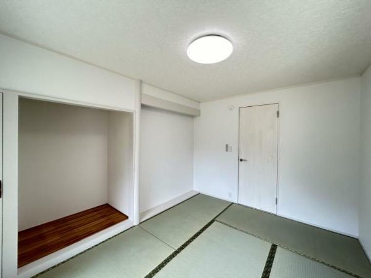 1階6畳和室別角度の写真です。1階にもお部屋があり、生活がしやすいですね。