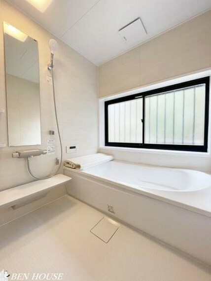 浴室・足を伸ばして寛げるゆとりある広さのバスルームはお子様との入浴の際も快適です。