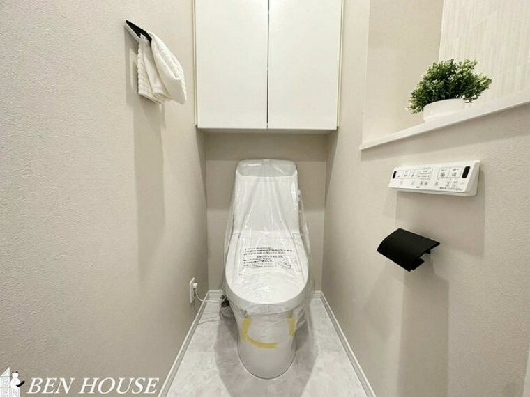 トイレ・温水洗浄便座付きトイレを各階に設置。朝の忙しい時間帯もスムーズに準備ができます。