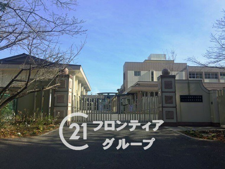 奈良市立富雄第三小学校 徒歩18分。