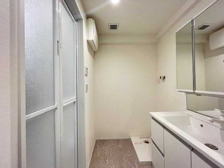 洗面室は広めに取られており、スッキリと見映えの良い空間。